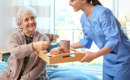 Aide à l’alimentation et hydratation patient