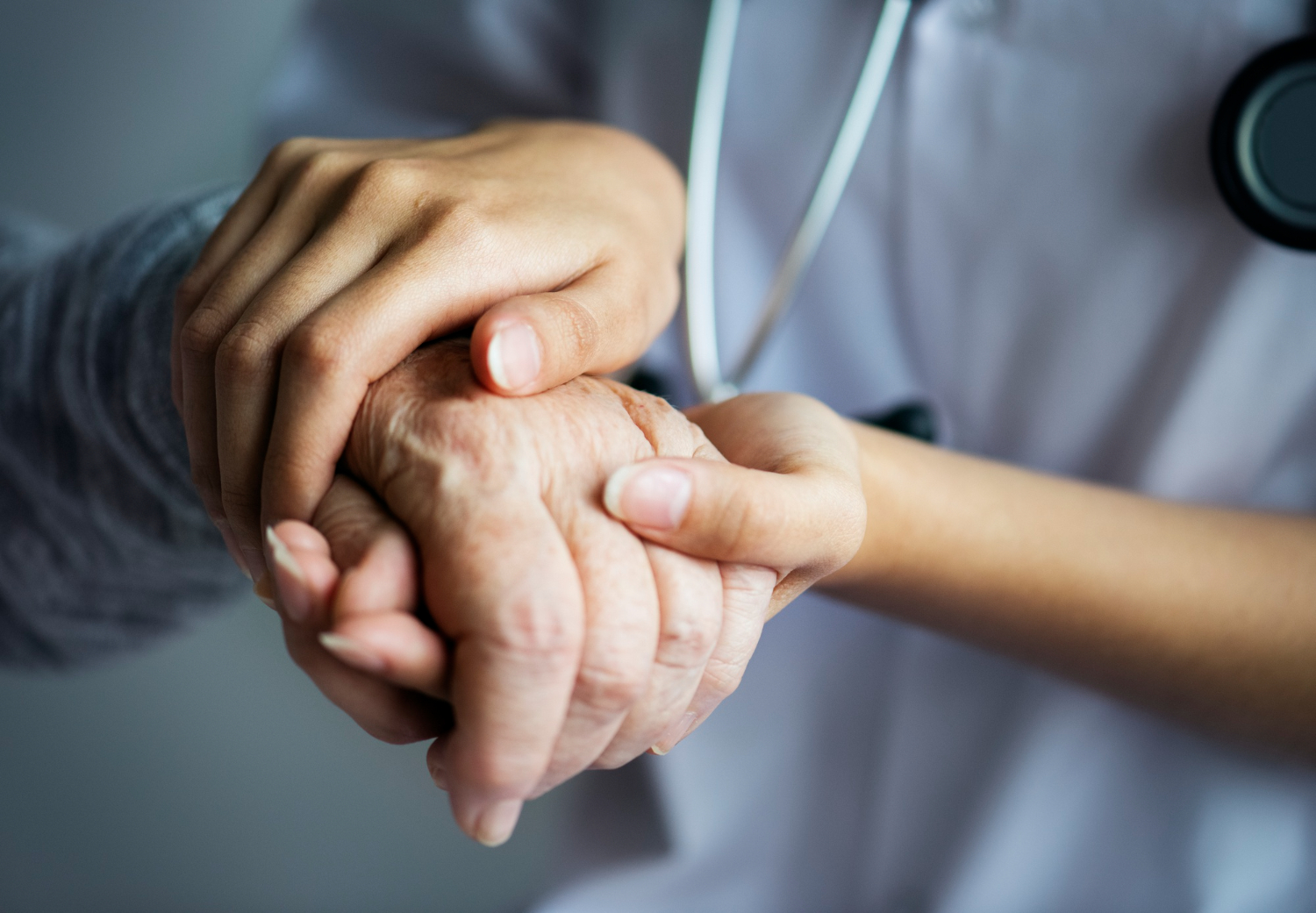Prévoyance aide-soignant : pourquoi protéger vos revenus quand vous exercez à votre compte ?